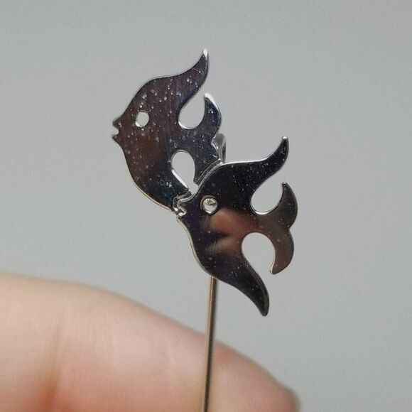 Vintage Double Angel Fish Stick Pin Brooch, Silver Tone Cut Out Design, Estate - Picture 1 of 6